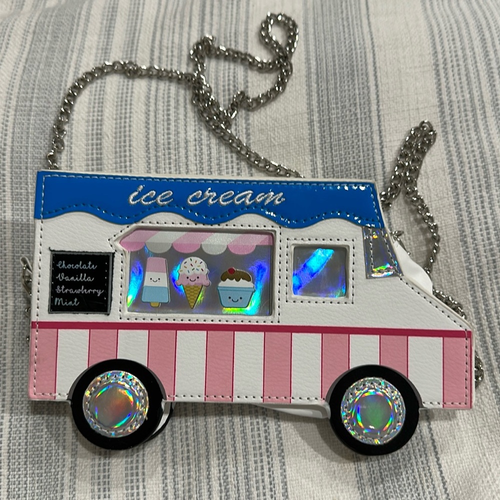 Ice Cream Truck novelty purse by “Iscream” with zipper and chain. VGUC.